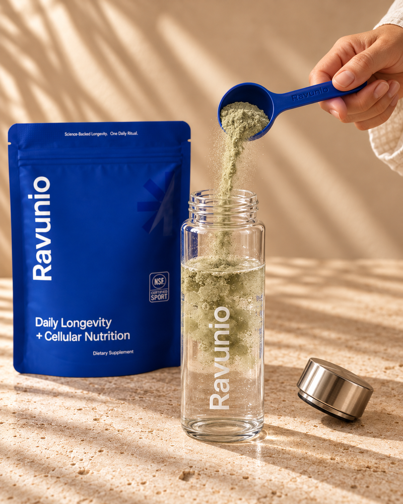 Mixing one scoop of Ravunio